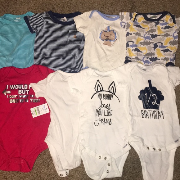 8 Onesies 3-6m - Picture 1 of 5